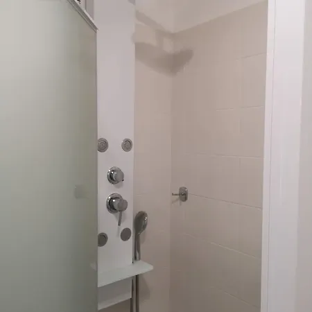 La Trouvaille - Port Et Grand Balcon Parking بيت للعطل *